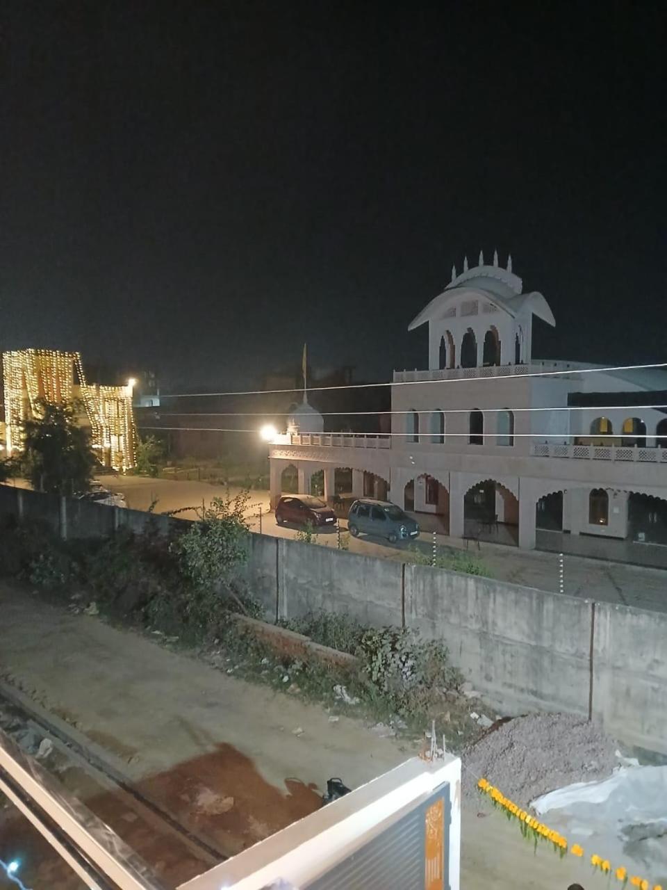 Hotel Jaipur In, Jatipura Parikrama Marg Near Mukharvind Temple Govardhan المظهر الخارجي الصورة